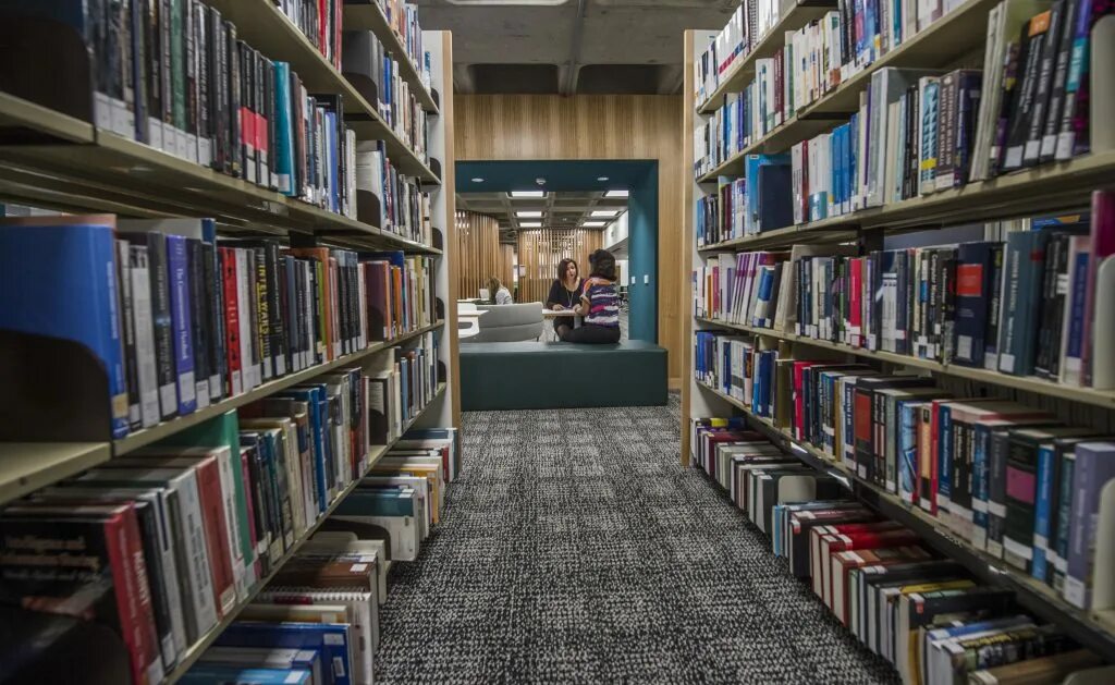 Как пройти уровень библиотека. Закулисье библиотека. backrooms библиотека. закулисье уровень библиотека. закулисье backrooms библиотека.