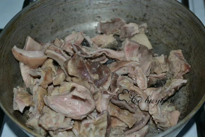 свиной кендюх фаршированный. сколько варить свиной желудок. суп из свиного желудка. сколько варить свиной желудок. начиненный свиной желудок.