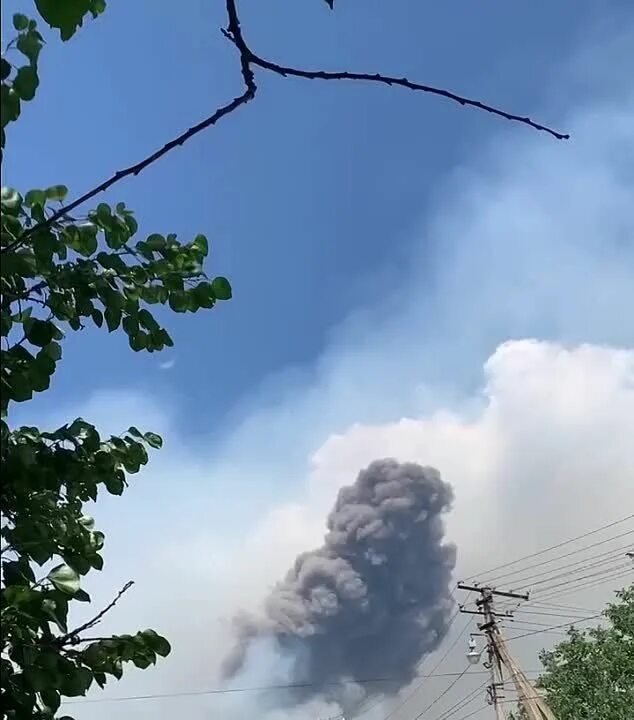 Бомбежка крыма. Обстрел Крыма. Столб дыма. Взрыв в Севастополе.