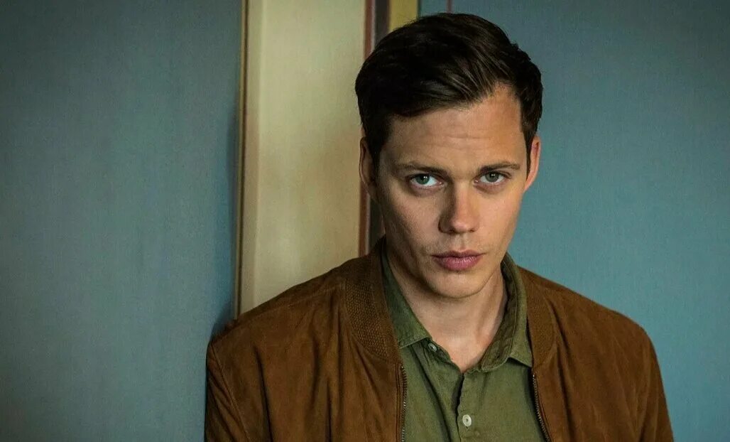 Билл скарсгард 2022. Bill skarsgard it. Билл скарсгард джон уик. Билл скарсгард. Билл скарсгард фильмография.