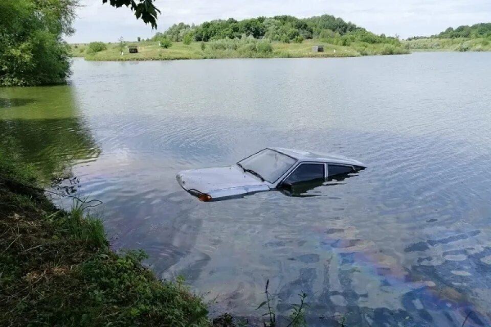 Пруд деревня становое. Машин пруд. Знаменка машин пруд. Пляж в деревне. Машин пруд.