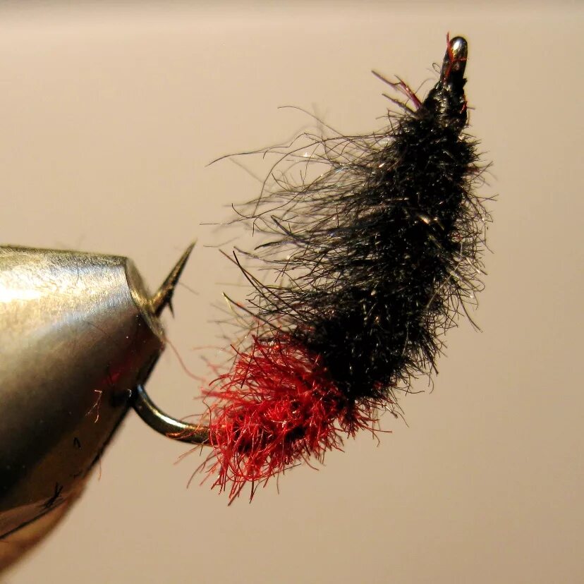 омулевые мушки. ловля на мушку зимой. уловистые мушки на окуня. мормышка ручейник на хариуса. бокоплав мушка на хариуса.