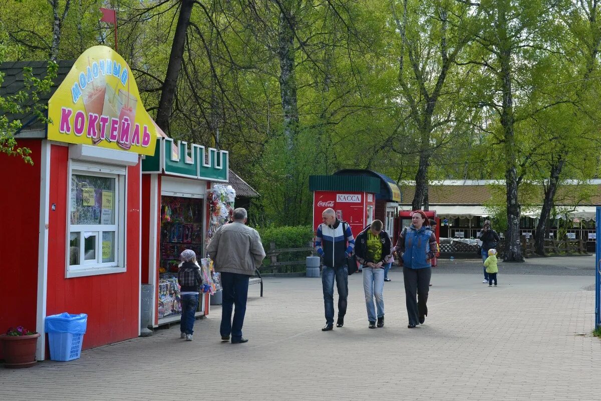 Парка магазин купить. Ларек в парке аттракционов. Ларьки в парках аттракционов. Магазин в парке. Американские аттракционы ларьки.