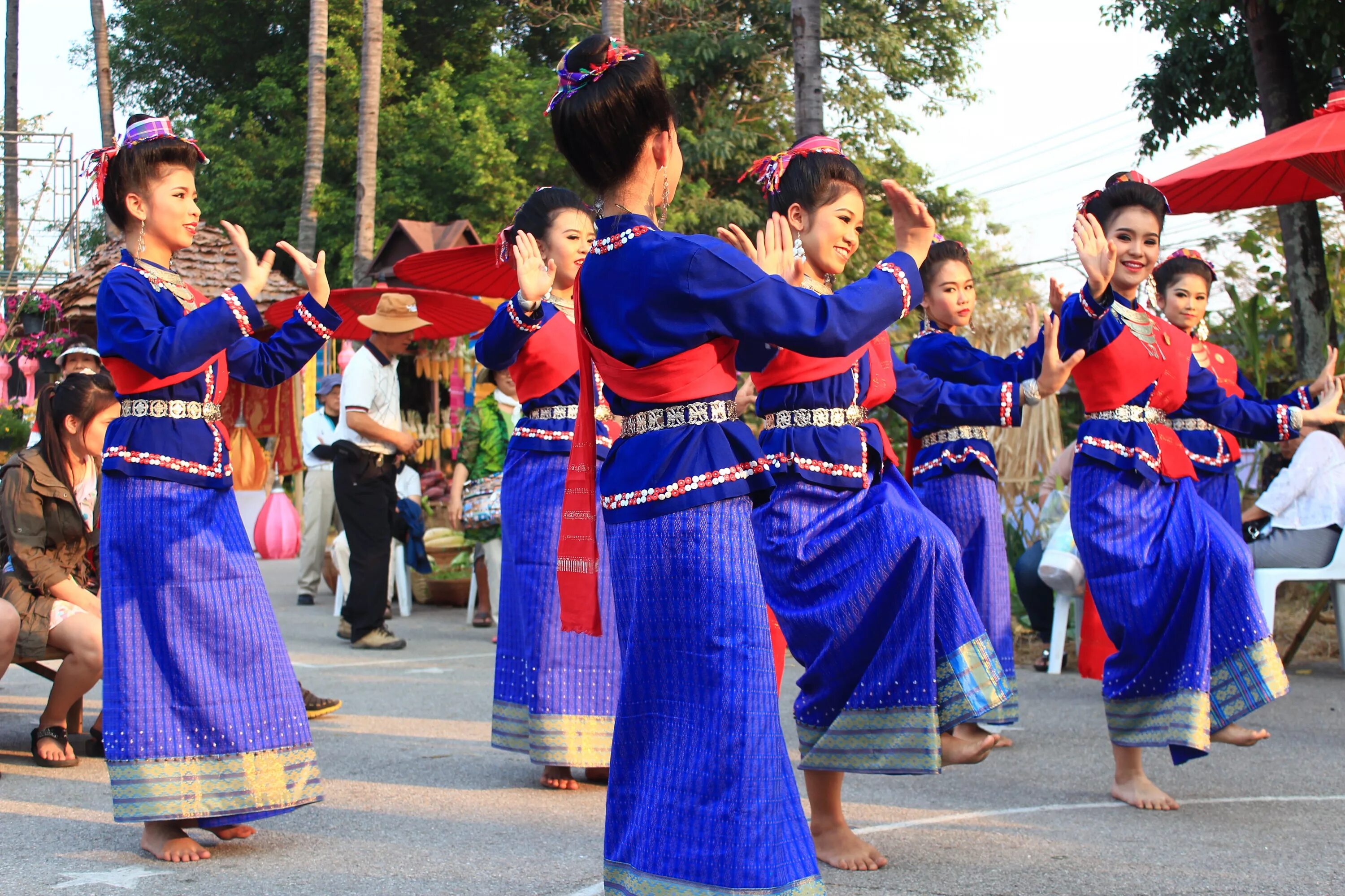 Корейские национальные танцы. Национальный танец Тайланда. Национальные танцы Таиланда. Танцы народов Азии.