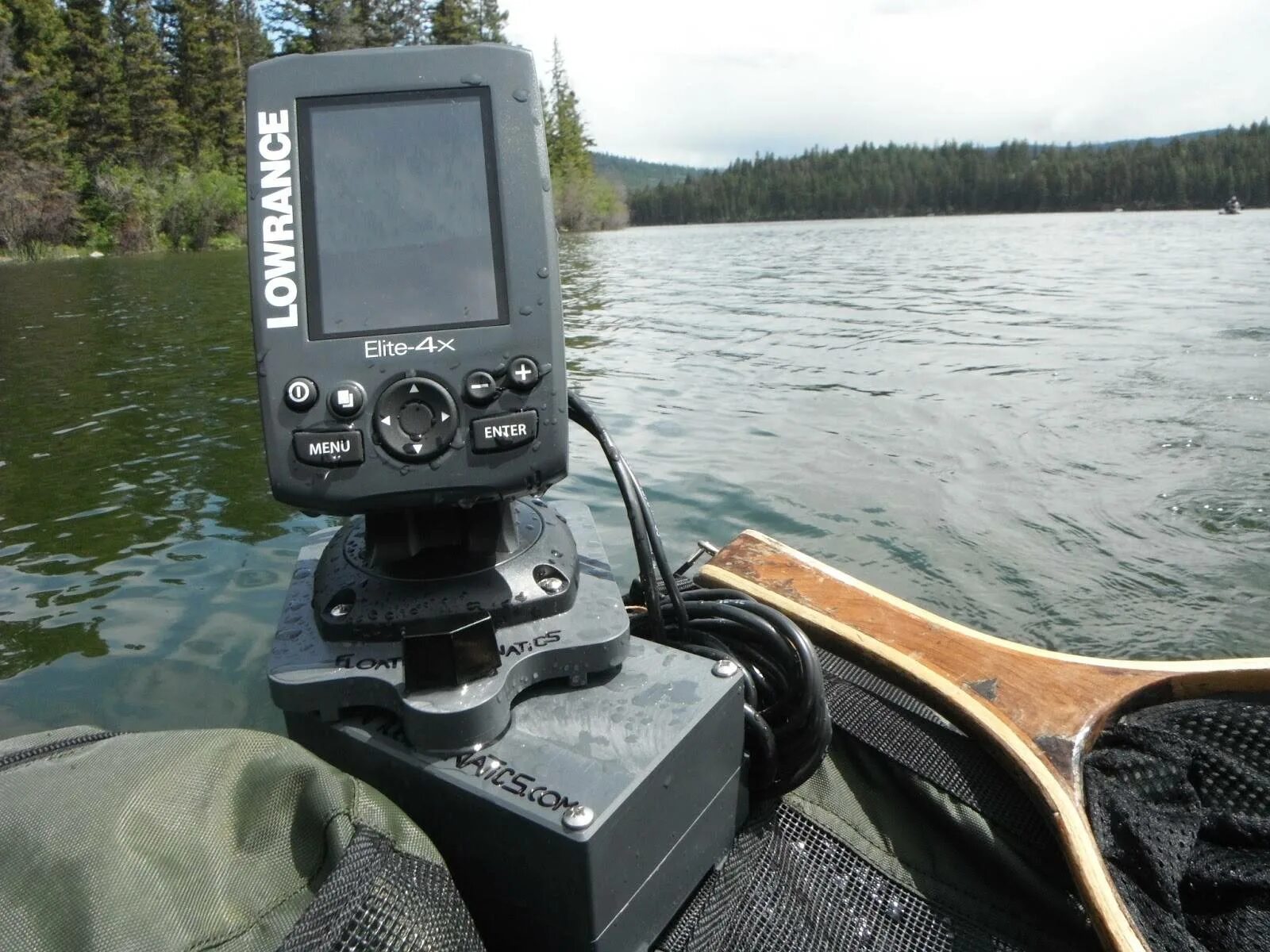 Хороший недорогой эхолот для рыбалки. Эхолот для рыбалки Lowrance. Лучшие эхолоты для рыбалки с лодки 2019. Эхолот для рыбалки 2010 года. Эхолот для рыбалки с лодки флишма600.