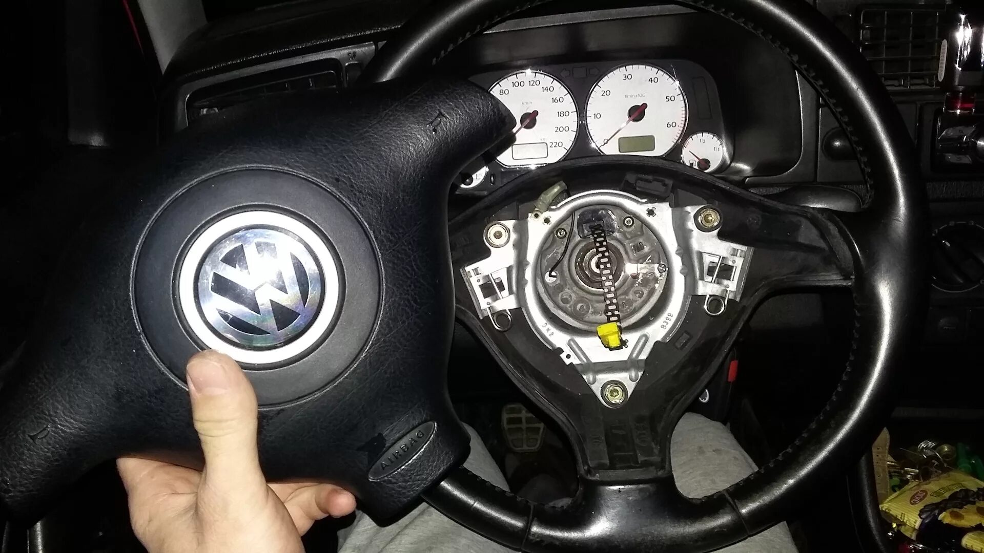 Golf как снять руль Перетянул руль golf 4 Volkswagen Golf Mk4, 1,4 л, 2001 года своими руками DRIV