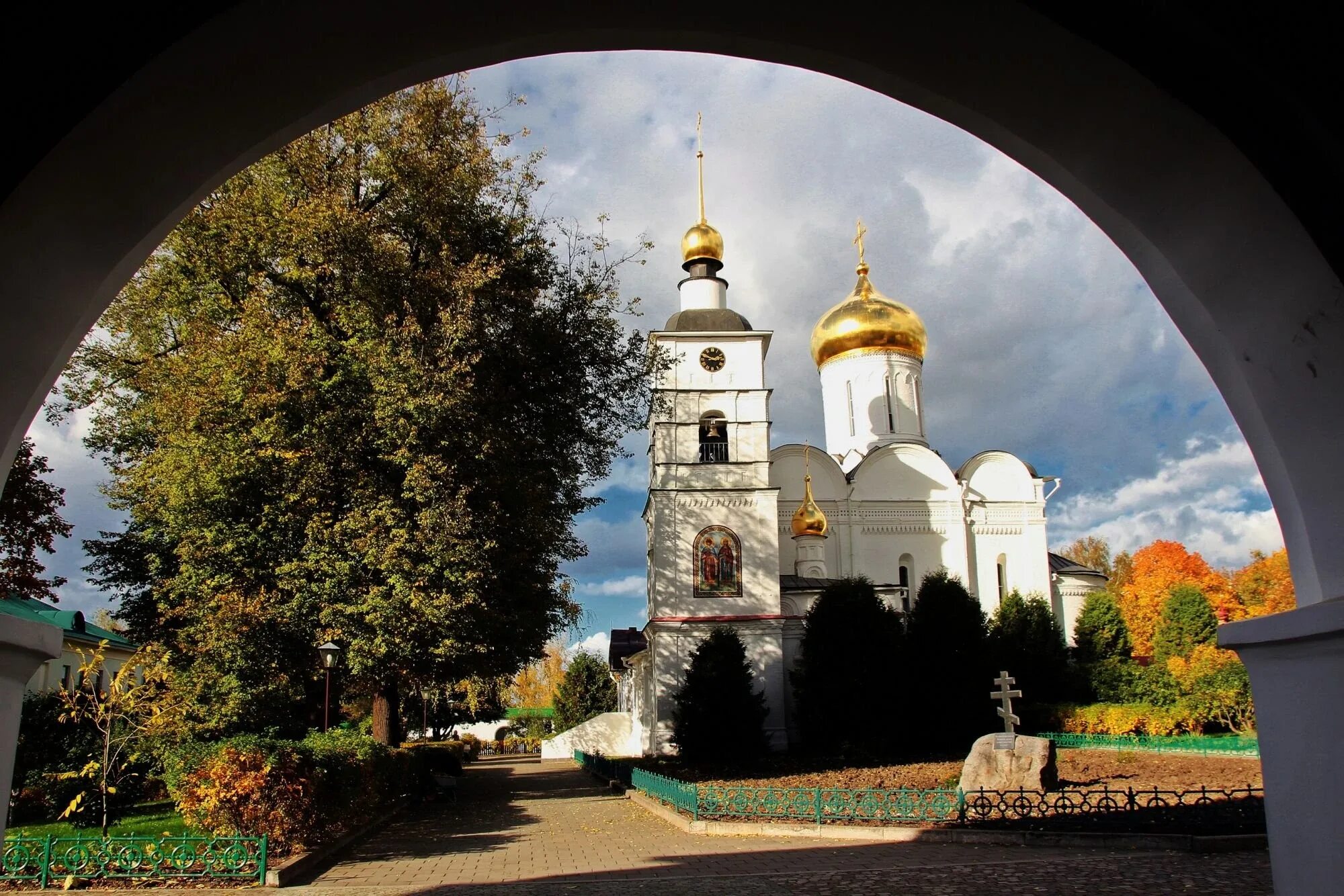 Город на дмитровском. Борисоглебский монастырь Дмитров. Г. Дмитров (Дмитровский район). Дмитровский Кремль (музей-заповедник). Дмитровский Кремль в Дмитрове.