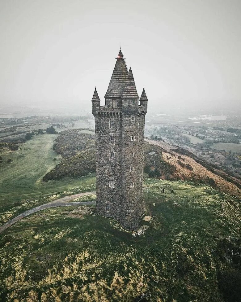 Башня. Башня скрабо, Ирландия. Средневековый замок Тауэр. Башня Scrabo Tower. Замок Фридриха восьмигранная башня.
