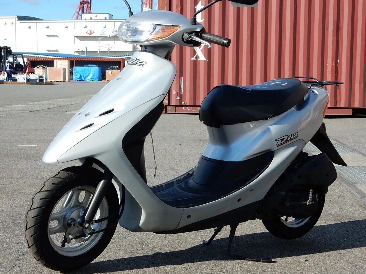 Скутер из японии б у. Honda Dio af27 ZX. Скутер Honda Dio af 27. Скутер Honda Dio 2010. Скутер Хонда дио АФ 34.