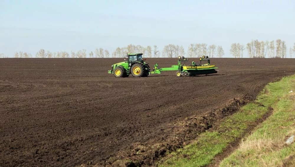 Трактора и сельхозтехника. Сельхозтехника от ростсельмаш. Без сх. Трактор john deere на зеленом поле. Сельское хозяйство угодья.