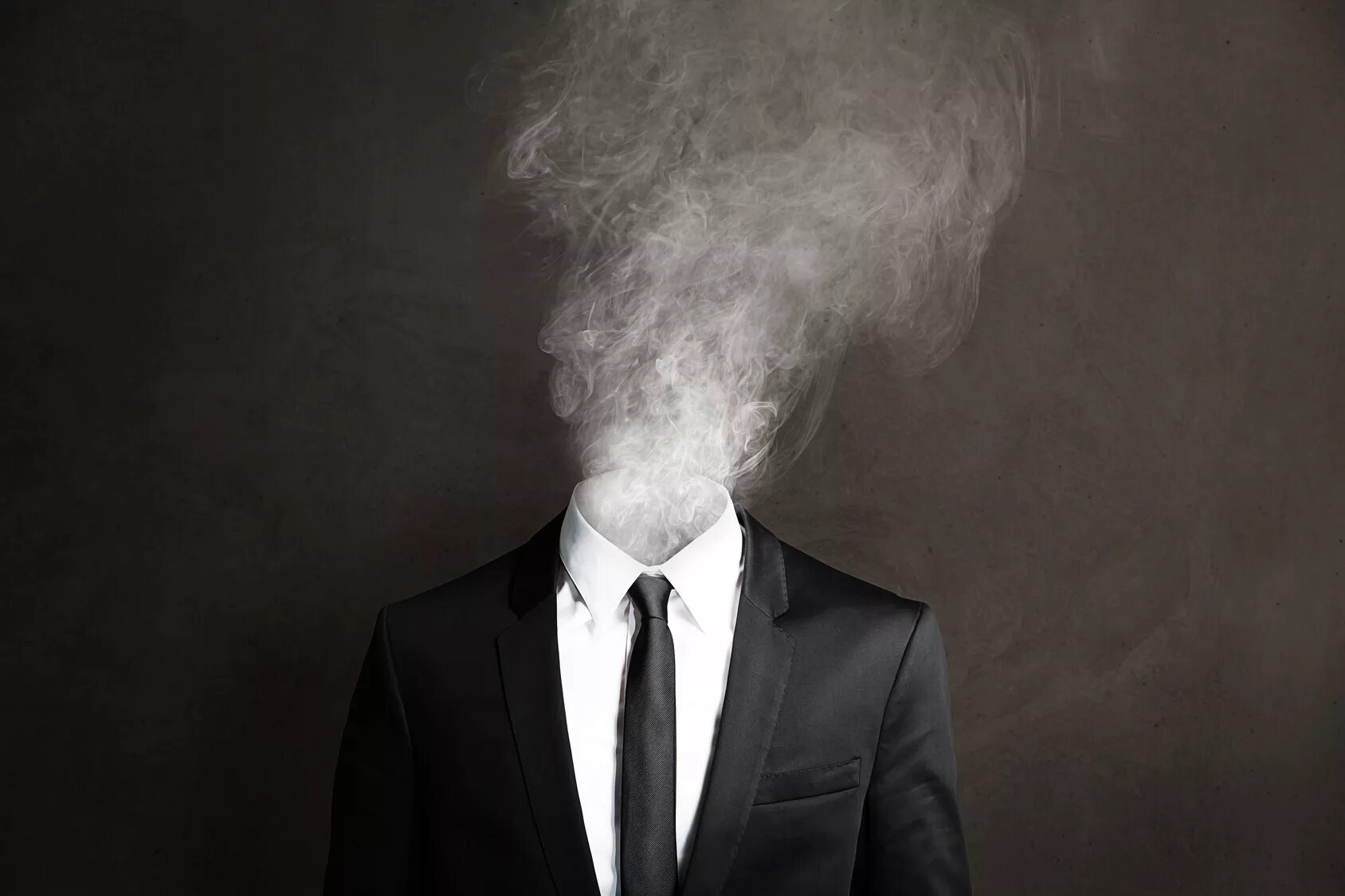 Без запаха табачного дыма. Человек в дыму. Лицо из дыма. Человек с дымом вместо головы. Лицо в дыму.