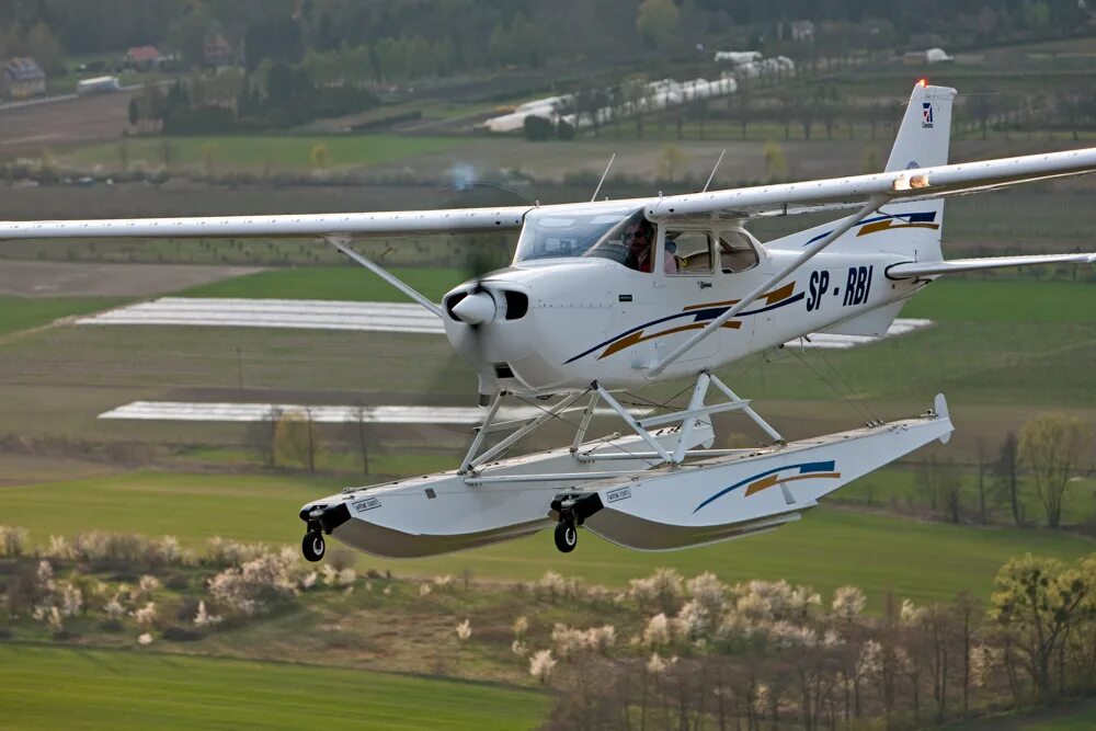 Сесна 172. Цессна 172. Cessna 172k. Cessna r172k. Самолет Цессна 172.