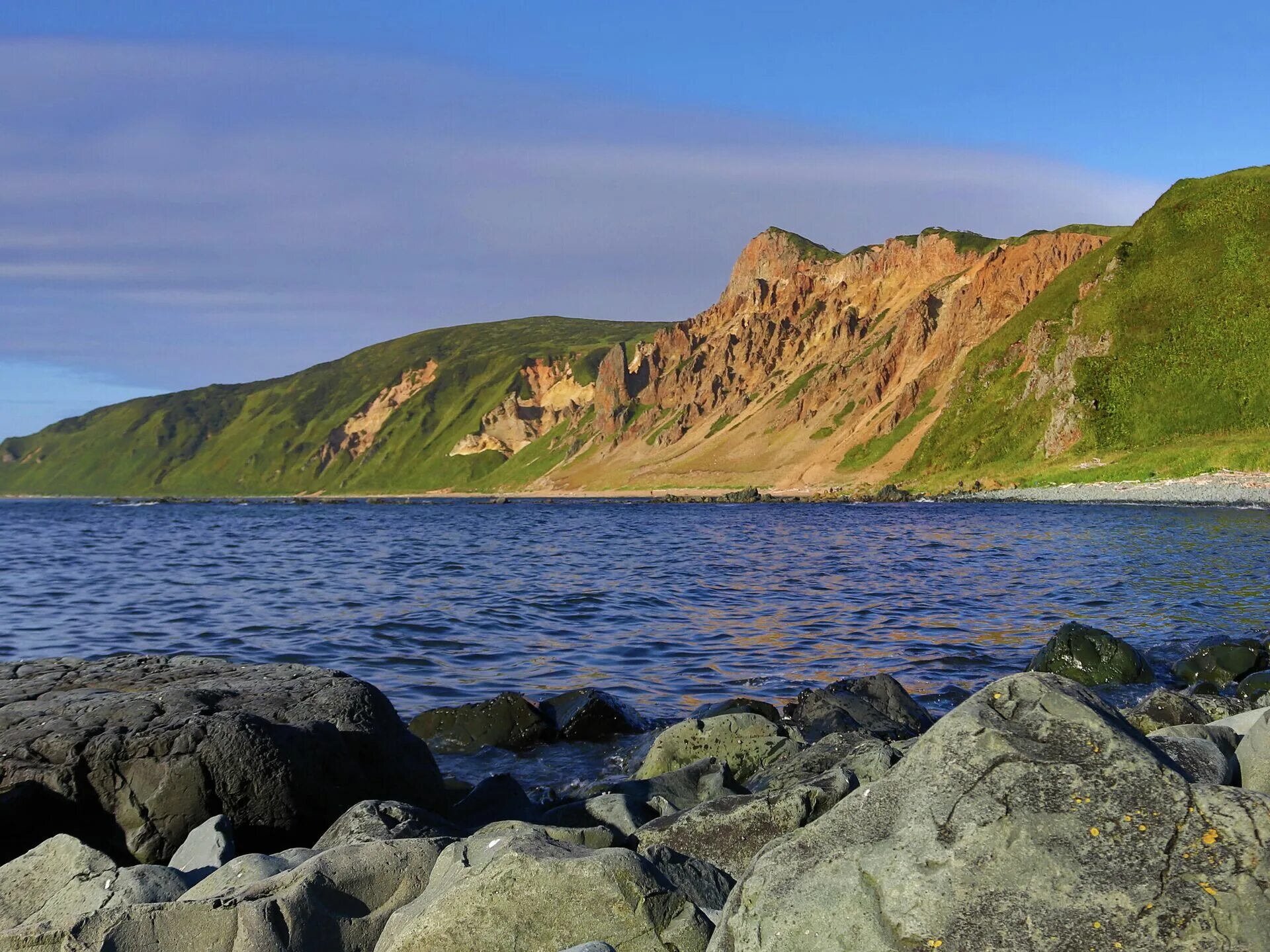 Остров уруп. Южные курилы природа остров итуруп. Остров расшуа курилы. Уруп итуруп шикотан. Курильская гряда восточный бастион 2020.