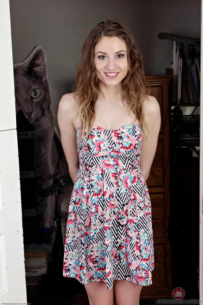 Ellie james - ellie takes off her t-shirt. Kacie james в платье. Takes off her dress. Kitri модель. Takes off her dress.