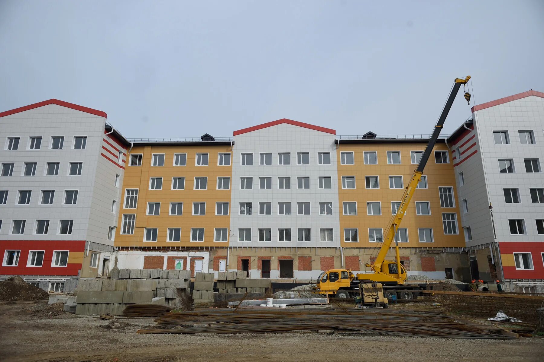 Больницы города майкопа. Перинатальный центр городская Майкоп. Майкопская городская клиническая больница. Роддом Майкоп городская больница. Майкопский новый перинатальный центр.