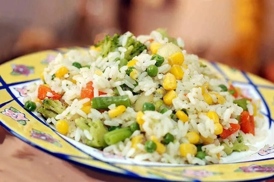 Рис с овощами быстро и вкусно. Рис басмати с овощами. рис басмати гарнир. рис с овощами на гарнир. замороженные овощи с рисом.