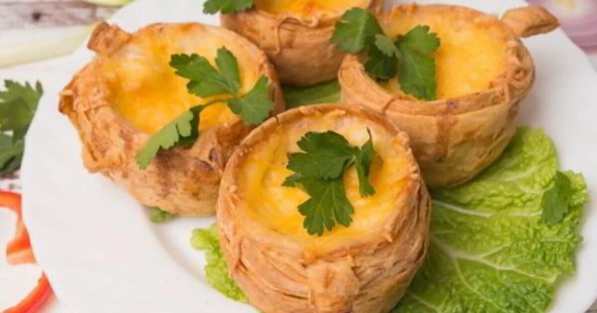 Жульен с грибами в слоеном тесте духовке. Жюльен с курицей в слоеном тесте. Жульен в корзиночках. Жульен с грибами в слоеном тесте духовке. Жульен с грибами в слоеном тесте духовке.