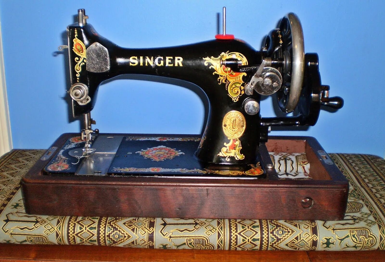 Швейная машинка Зингер 1851. Швейная машинка Зингер 1851 года. Швейная машинка Зингер 9012. Швейная машинка зингер видео