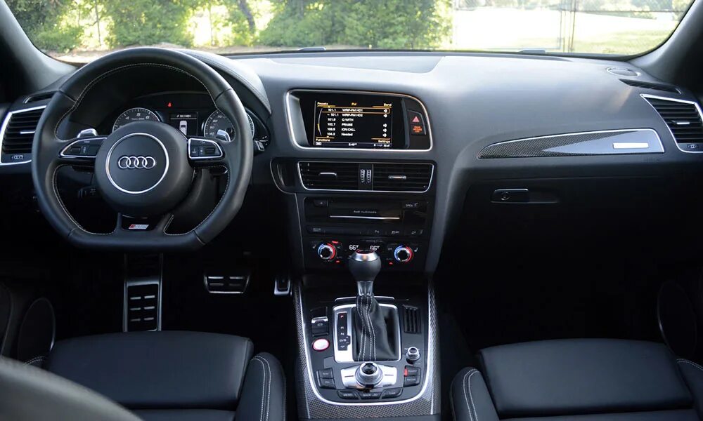 Опции комплектации. Audi q5 2014 салон. Audi q5 2015 салон. Ауди q5 2013 года салон. Audi sq5 2014 салон.