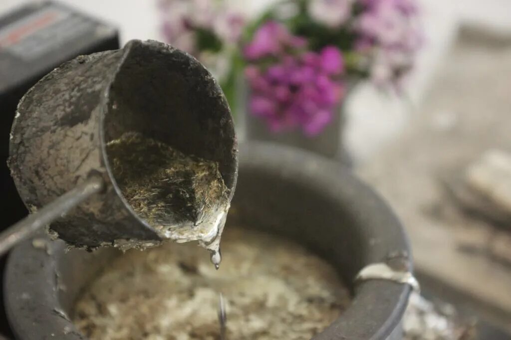 свинцовая отливка. свинцовые отливки. расплавленный свинец. свинцовые отливки. свинцовая отливка от порчи.