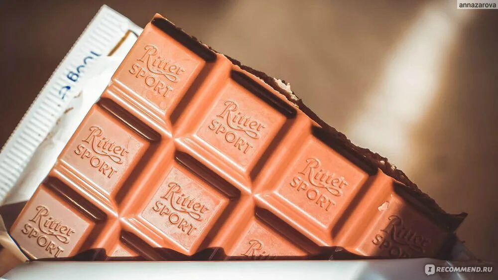 Шоколад из кэроба nilambari. Milka плитка шоколада. Айра шоколад. Нежная шоколадка. Коммунарка шоколад беловежская пуща с черникой.