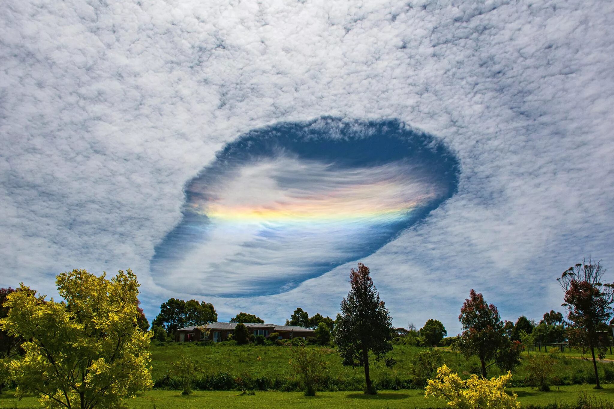 Озоновая дыра в Австралии. Явления природы. Необычные природные явления. Редкие явления природы. Кольцами облаками там и тут