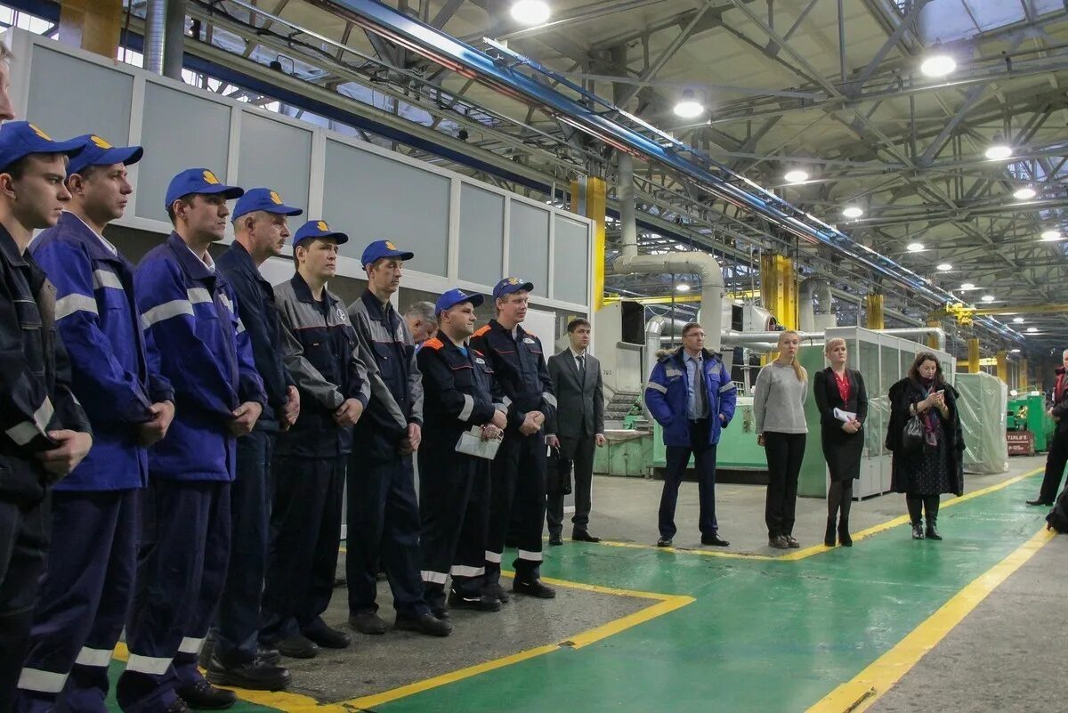 Электротехнический персонал в транснефти. Завод гофропак тюмень. Завод гром и сиббурмаш. Завод механик тюмень. Моторный завод тюмень.