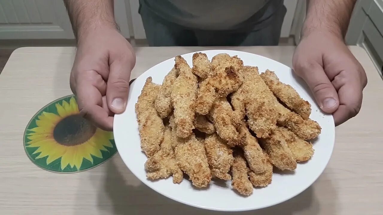 Как сделать куриные стрипсы. Куриные стрипсы в духовке. яблочные стрипсы. пп стрипсы куриные в духовке. стрипсы самодельные.