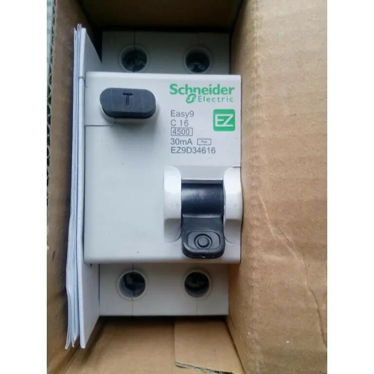 Автомат шнайдер 16а. Автоматы Schneider Electric easy9. Schneider easy9 дифавтомат. Schneider easy9 1p 16a. Дифавтомат Schneider Electric easy9 2p 16а c 4.5ка 30ма AC.