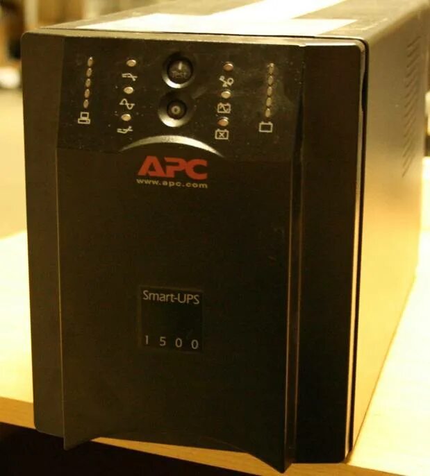 Apc smart ups 1500 аккумулятор. Apc smart ups 1500. управление ибп apc smart 1500. apc 1500 smart внутри.