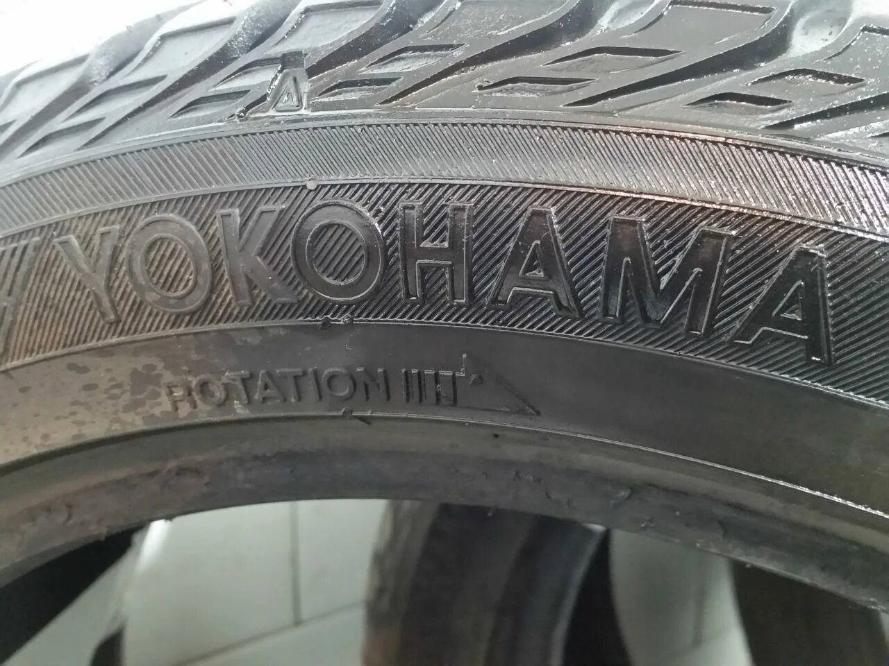 Yokohama c drive ac01. Yokohama ice guard f700z. Yokohama v107. Yokohama advan sport v105. Автошины йокогаме.
