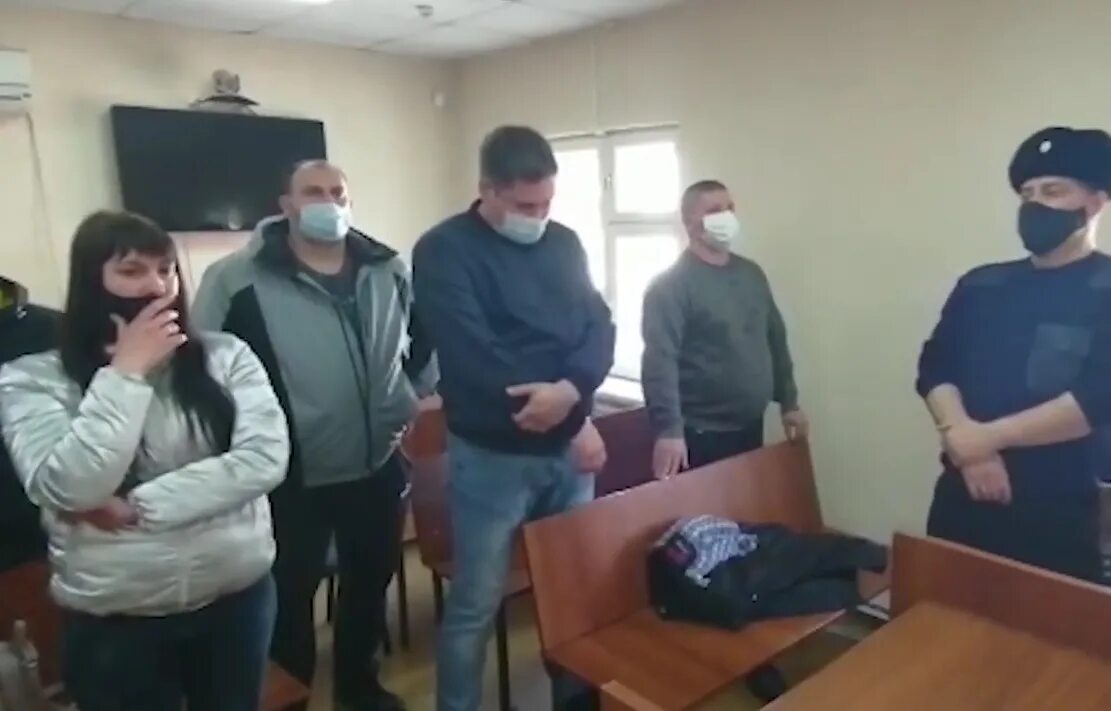 Круглов вячеслав александрович ик 18. Пожар в кемерово в тц зимняя вишня. Пожар в торговом центре «зимняя вишня». Круглов вячеслав александрович ик 18. Выбивание показаний в полиции.