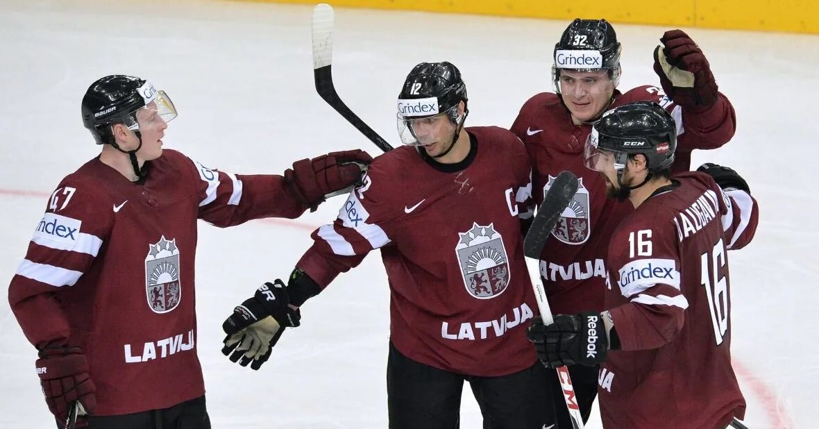 Латвия сборная футбольная. Сборная латвии по хоккею на чм 2023. Сборная латвии по футболу 2016. Латвия футбол. Латвия футболист.