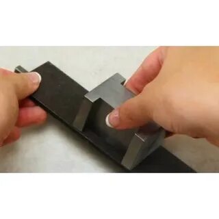 Приклеиваем детали