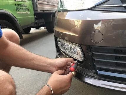 Поменять лампочку ходовых огней фольксваген поло