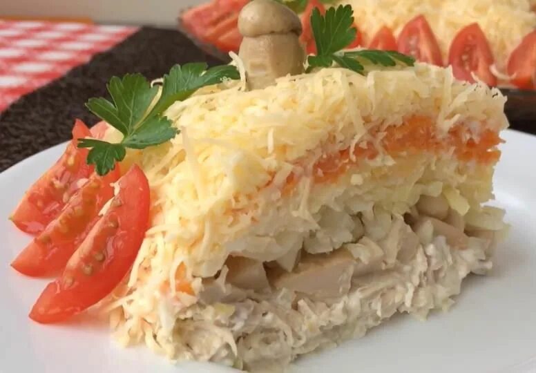 Салат красотка с курицей. Салат Башкирская красавица. Салат русская красавица. Салат Башкирская красавица с курицей. Салат любимый с ветчиной.