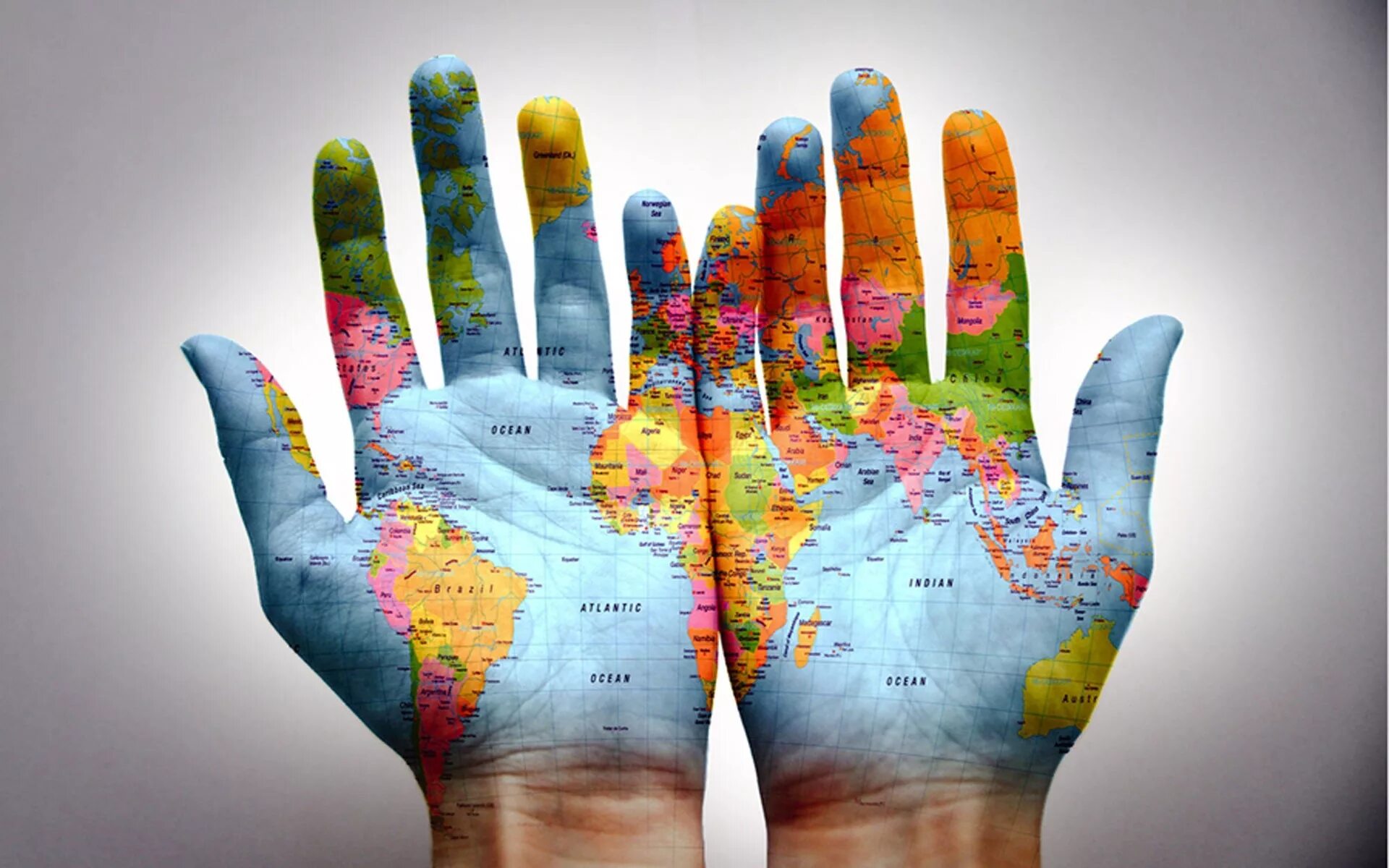 Всего. Мир на ладони. Картина ладони. Весь мир в руках. Карта мира креативная.