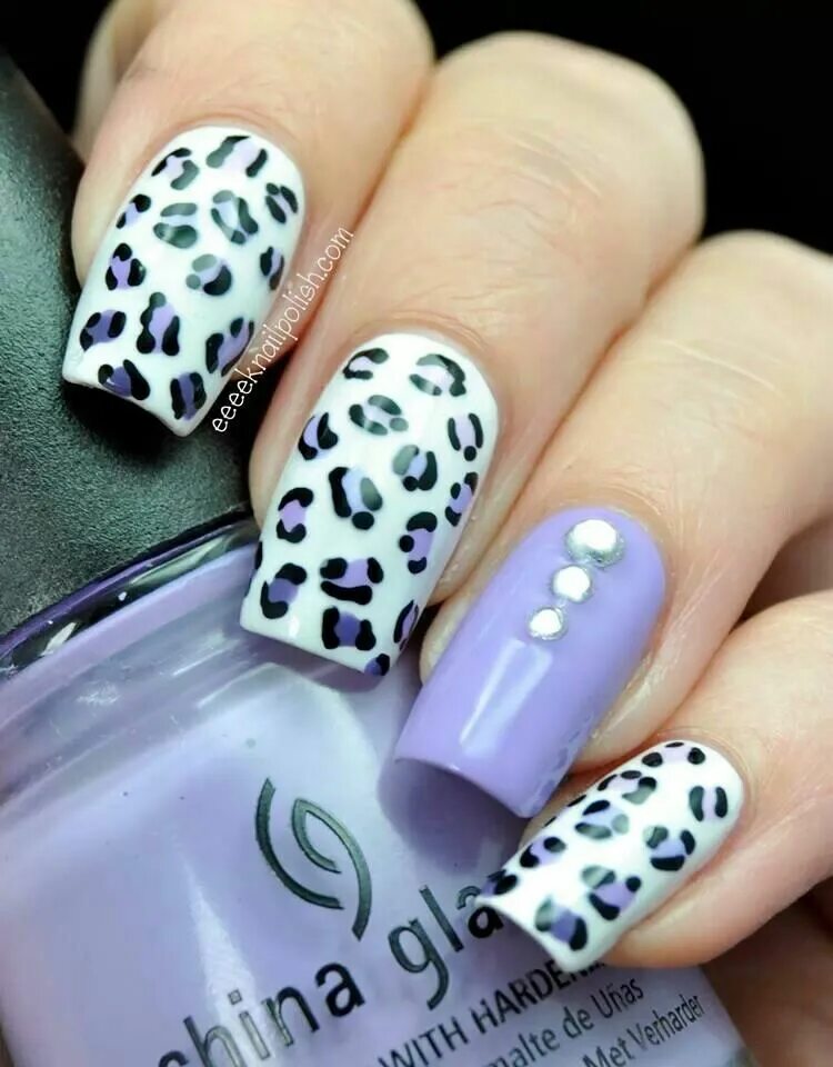 Ногти с леопардовым принтом. Ногти леопард. Синий леопардовый маникюр. Фиолетовый леопард на ногтях.