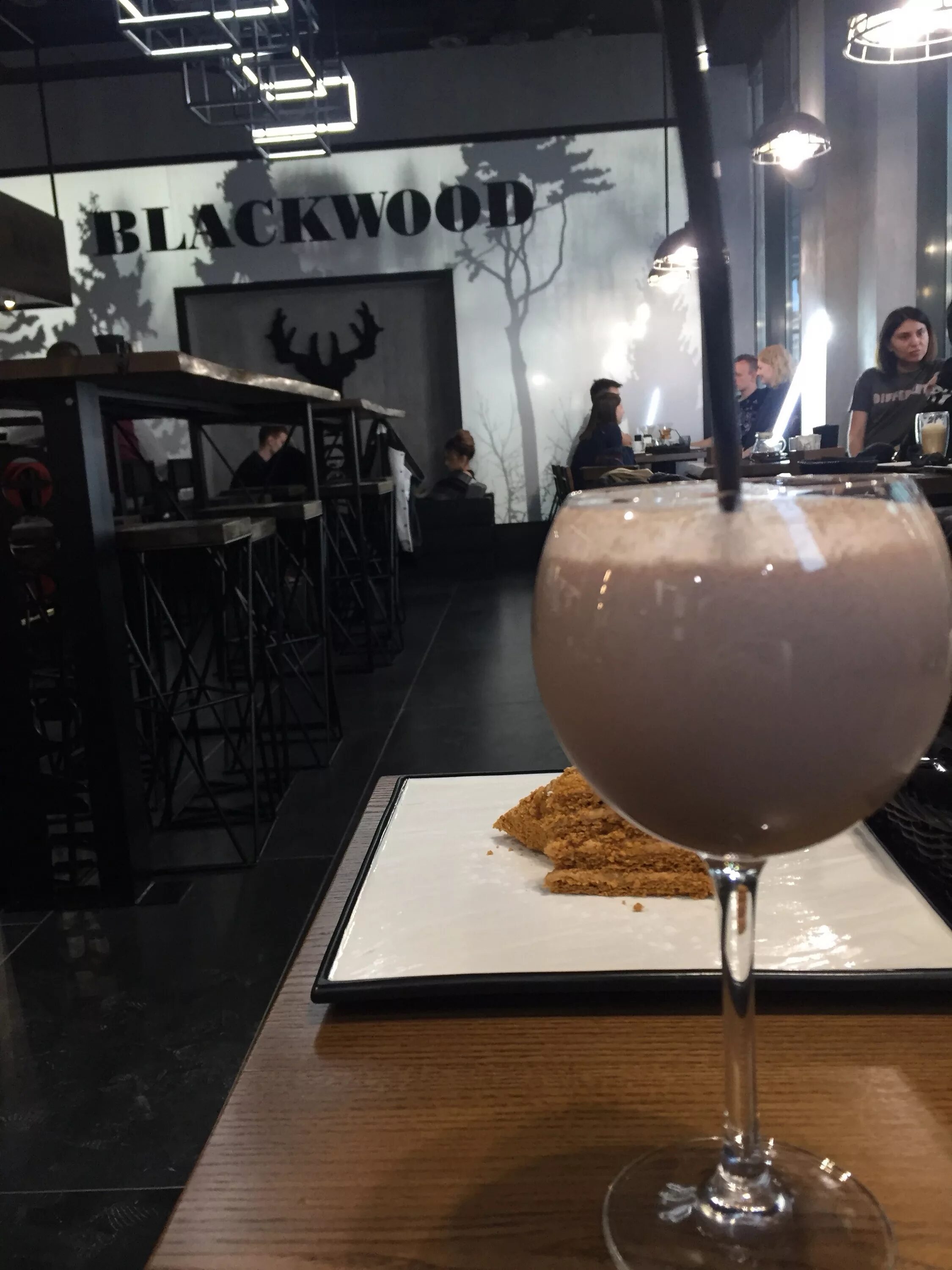 Блэквуд кофе новосибирск. Blackwood coffee roastery. Кафе блэквуд новосибирск. Blackwood coffee roastery. Blackwood новосибирск.