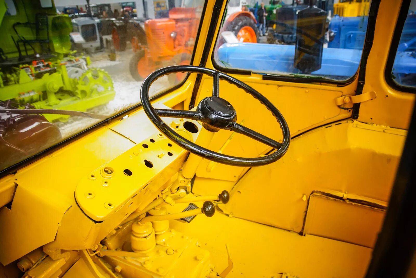 Трактор t 50b. Трактор new holland t05. New holland t6080. Лтз 145 гусеничный. Трактор мтз лтз т 100.