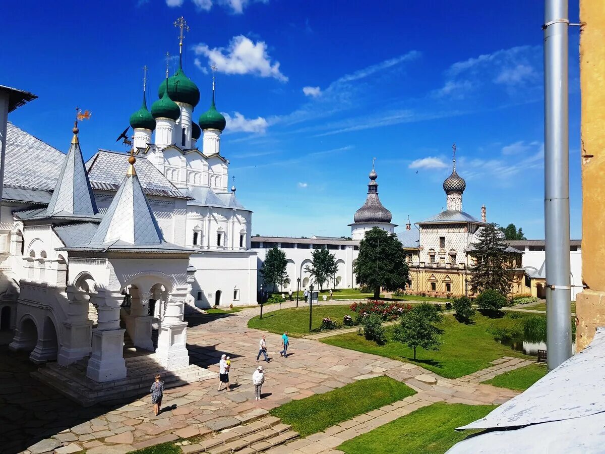 Факты о городе ростове великом. Ростовский Кремль Ростов Великий. Ростов Великий резиденция митрополита. Жемчужина Ростова – Ростовский Кремль. Кремль в Ростове Великом.