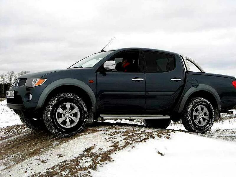 Mitsubishi l200 купе. Паджеро л200. Митсубиси л200 в лесу. Mitsubishi l200 пикап. Mitsubishi l200.