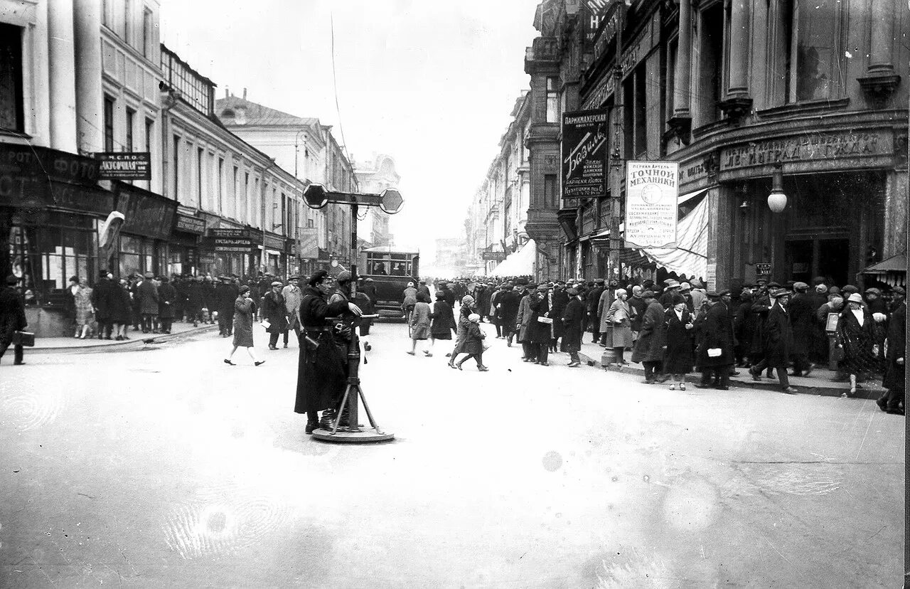 20 век фотографии улиц. Москва 1920 год. Москва в 1920-е годы. Москва 1920-е улица Арбат. Тверская улица 1920г.