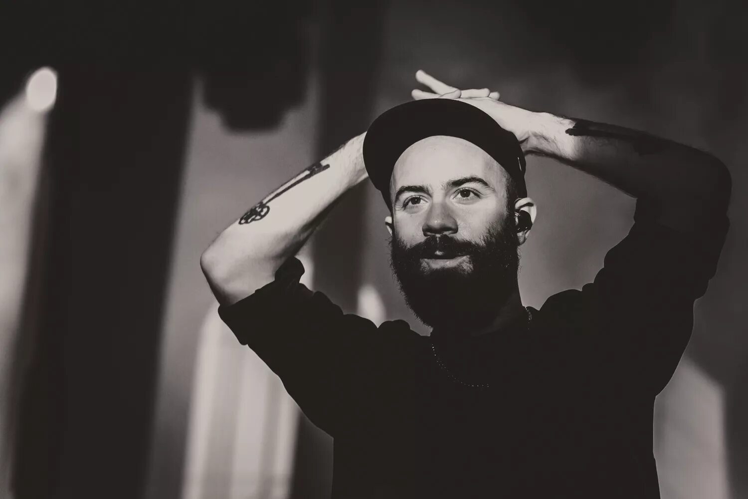 Woodkid guns for hire автор. Woodkid песни. Woodkid без кепки. Woodkid группа. Woodkid iron.