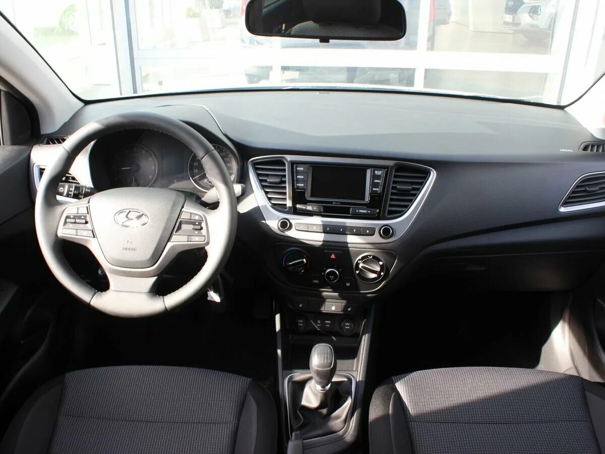 Хендай солярис 2019 автомат. Солярис 2019 комплектация. Hyundai solaris 2021 комплектации comfort. Солярис 2019 комплектация. Хендай солярис 2019 салон.