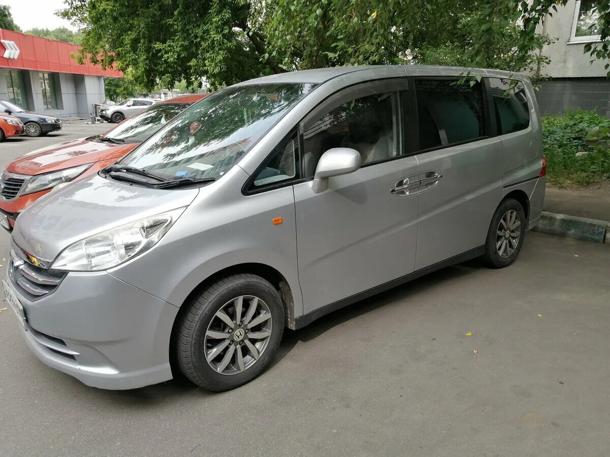 Авто 7 мест купить кыргызстан. Honda stepwgn 2006. Honda stepwgn 2006. Хонда стэп вагон 2006 год. Степвагон 2006 год.