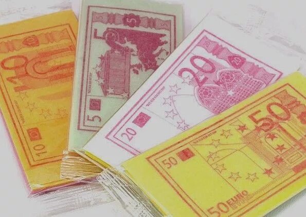 Нашел бумажную купюру. Съедобная бумага деньги. Бумажные деньги съедобные. Купюры из съедобной бумаги. Съедобная бумага в виде денег.