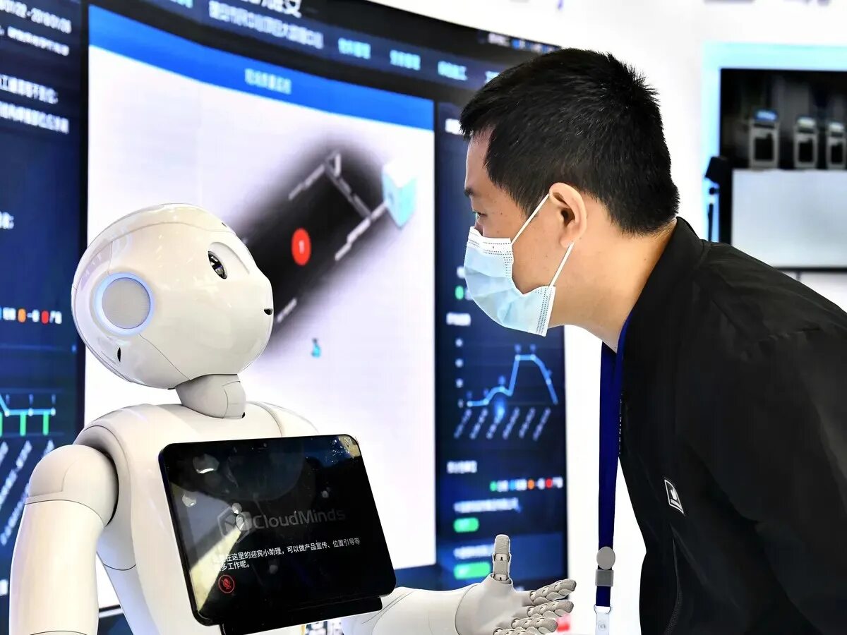 Концепция регулирования искусственного интеллекта. Робот с искусственным интеллектом. Искусственный интеллект в Китае. Робот с искусственным интеллектом Китай. Маленький робот с искусственным интеллектом.