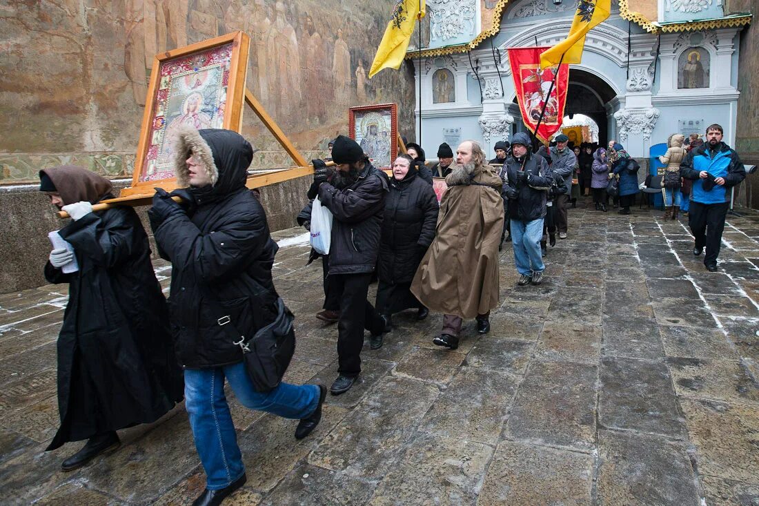 Великорецкий крестный ход полиция. Упц мп крестный ход. Крестный ход с почаевской иконой. Крестный ход в санкт-петербурге 2022. Всеукраинский крестный ход.