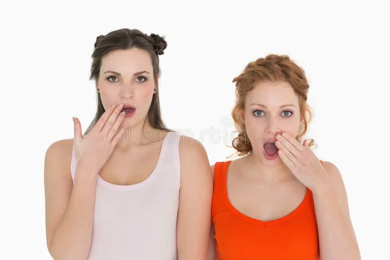 Over mouth. Подруга закрывает рот подруге. Девушки закрывают рот друг другу. Закрыли друг другу рты. Затыкает уши с подругой.